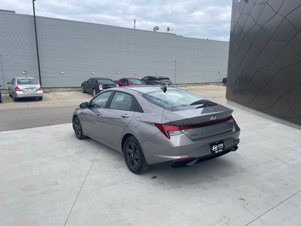 2023 Hyundai Elantra Preferred in Winnipeg, Manitoba - 6 - w1024h768px