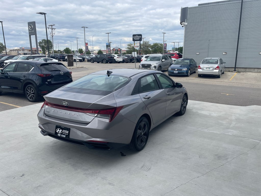 2023 Hyundai Elantra Preferred in Winnipeg, Manitoba - 4 - w1024h768px