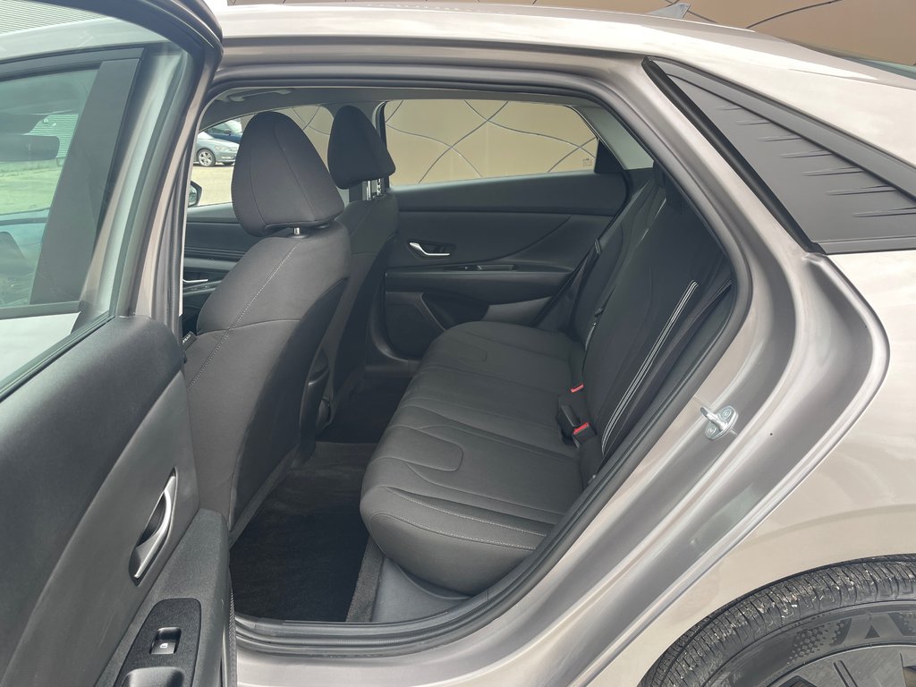 2023 Hyundai Elantra Preferred in Winnipeg, Manitoba - 32 - w1024h768px