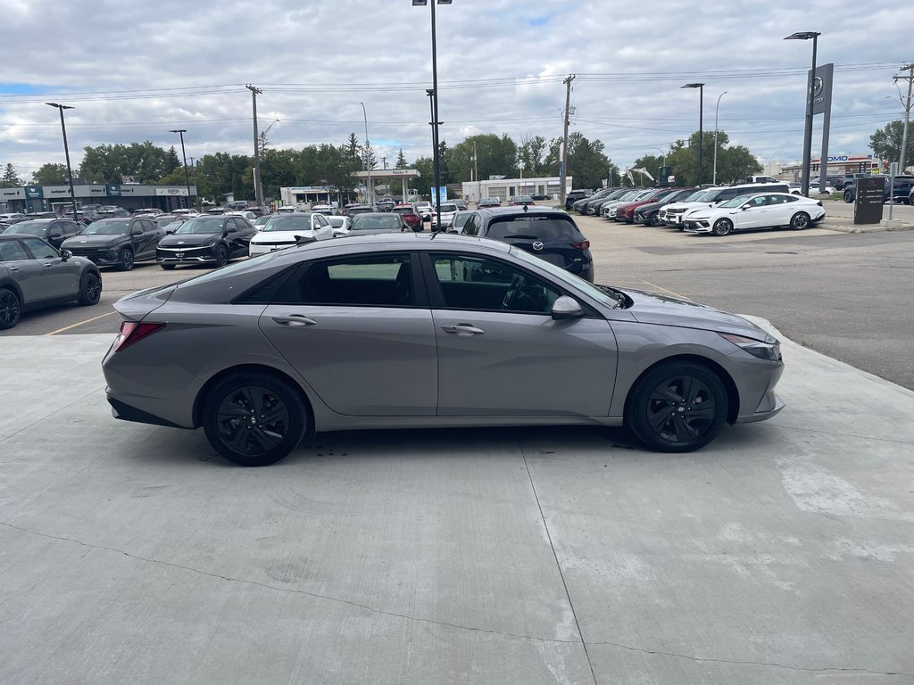 2023 Hyundai Elantra Preferred in Winnipeg, Manitoba - 3 - w1024h768px