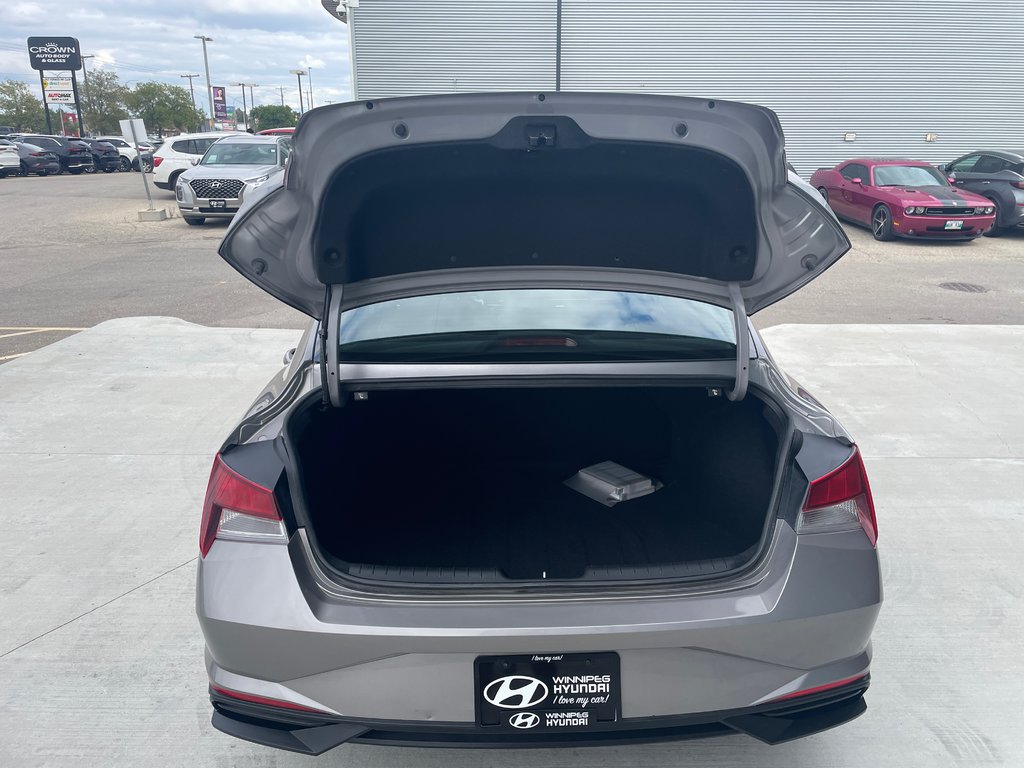 2023 Hyundai Elantra Preferred in Winnipeg, Manitoba - 8 - w1024h768px