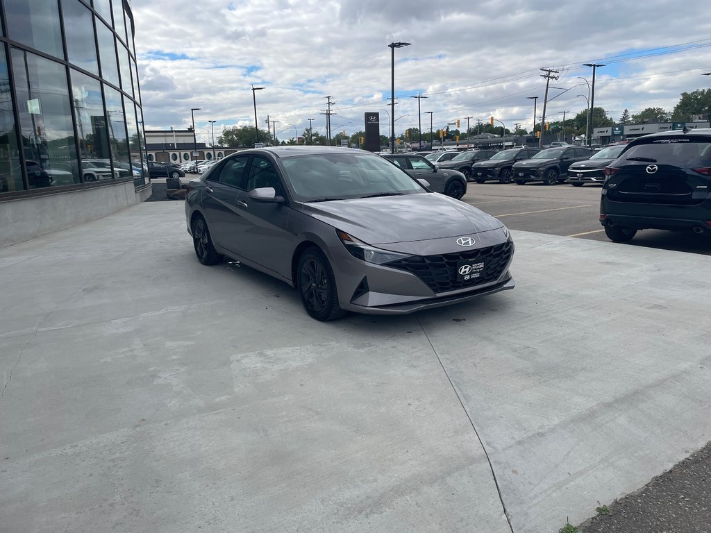 2023 Hyundai Elantra Preferred in Winnipeg, Manitoba - 1 - w1024h768px