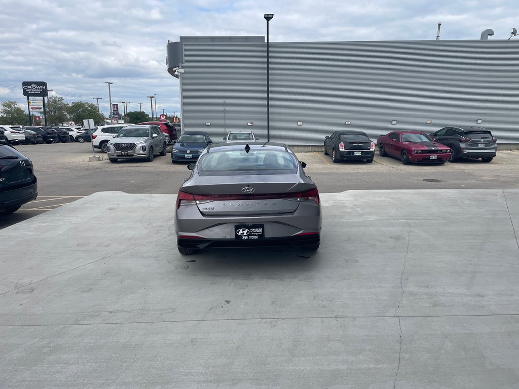 2023 Hyundai Elantra Preferred in Winnipeg, Manitoba - 5 - w1024h768px