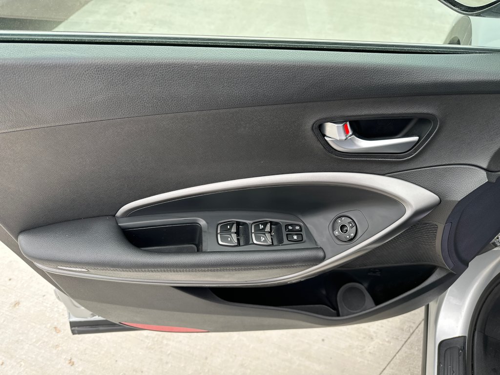 2019 Hyundai Santa Fe XL Preferred in Winnipeg, Manitoba - 9 - w1024h768px
