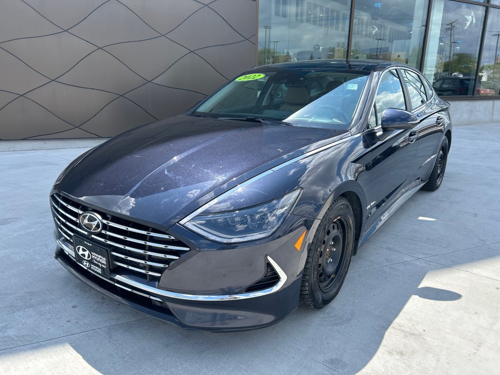 2022 Hyundai Sonata Hybrid Ultimate in Winnipeg, Manitoba - 1 - w1024h768px