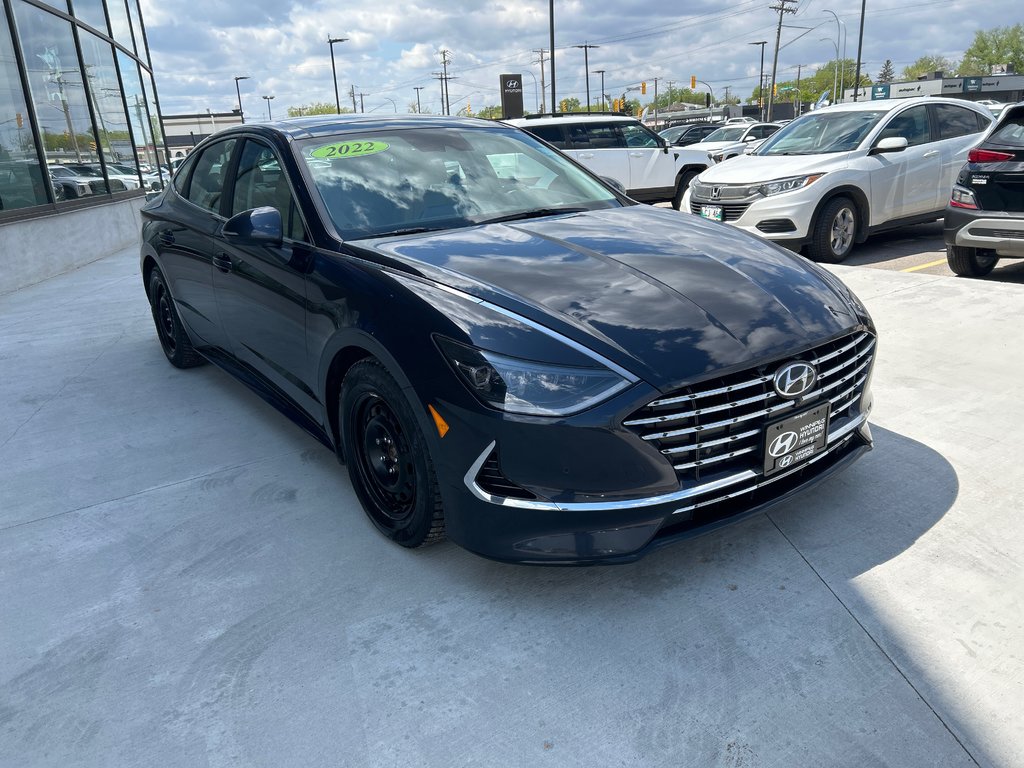 2022 Hyundai Sonata Hybrid Ultimate in Winnipeg, Manitoba - 7 - w1024h768px