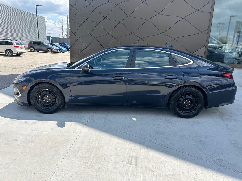 2022 Hyundai Sonata Hybrid Ultimate in Winnipeg, Manitoba - 2 - w1024h768px