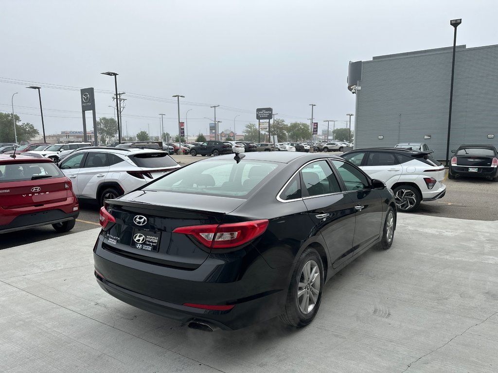 2017 Hyundai Sonata 2.4L GLS in Winnipeg, Manitoba - 5 - w1024h768px