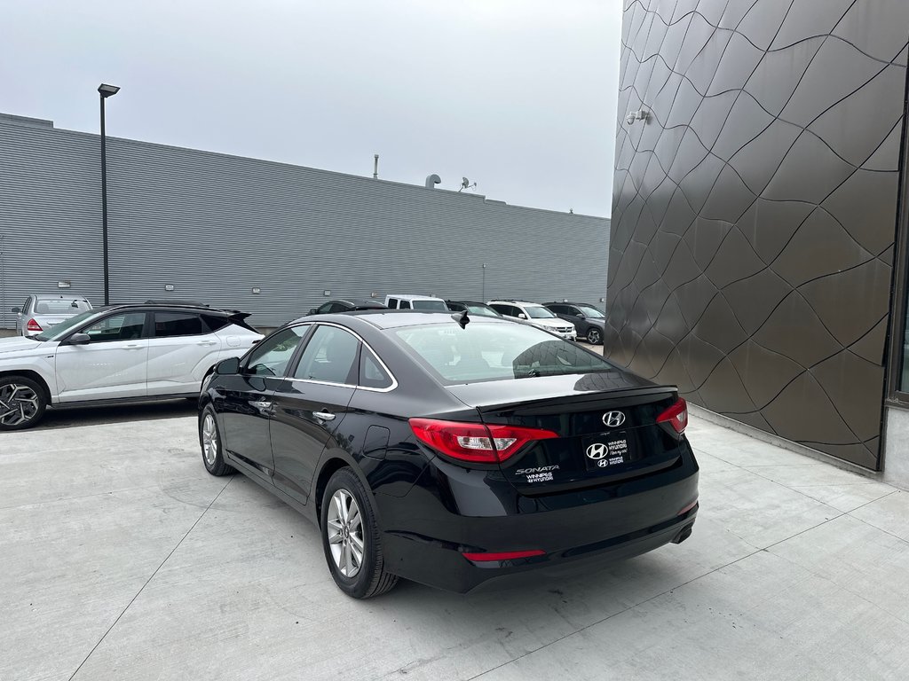 2017 Hyundai Sonata 2.4L GLS in Winnipeg, Manitoba - 3 - w1024h768px