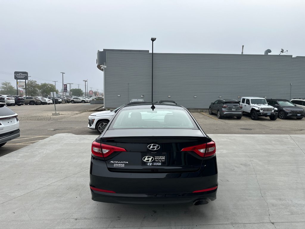 2017 Hyundai Sonata 2.4L GLS in Winnipeg, Manitoba - 4 - w1024h768px