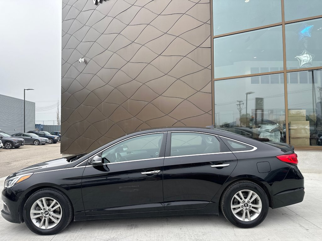 2017 Hyundai Sonata 2.4L GLS in Winnipeg, Manitoba - 2 - w1024h768px