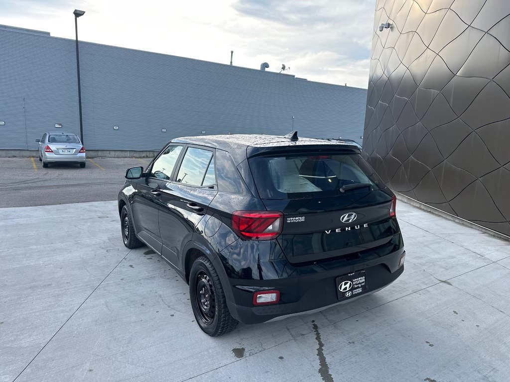 2022 Hyundai Venue Essential in Winnipeg, Manitoba - 3 - w1024h768px