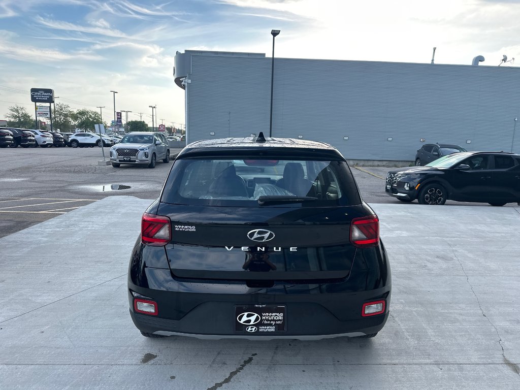 2022 Hyundai Venue Essential in Winnipeg, Manitoba - 4 - w1024h768px