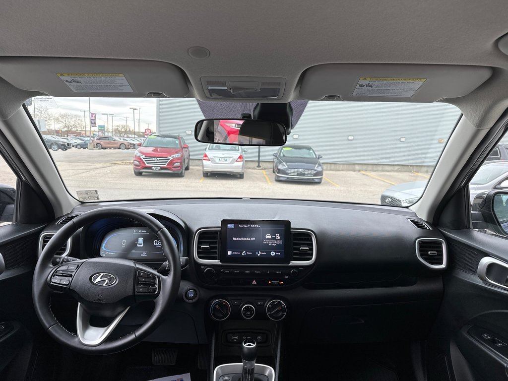 2024 Hyundai Venue Preferred Two-tone in Winnipeg, Manitoba - 17 - w1024h768px