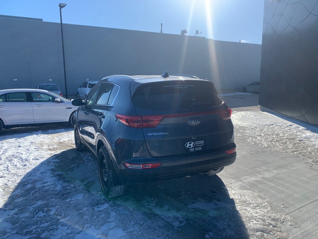 2019 Kia Sportage LX in Winnipeg, Manitoba - 2 - w1024h768px