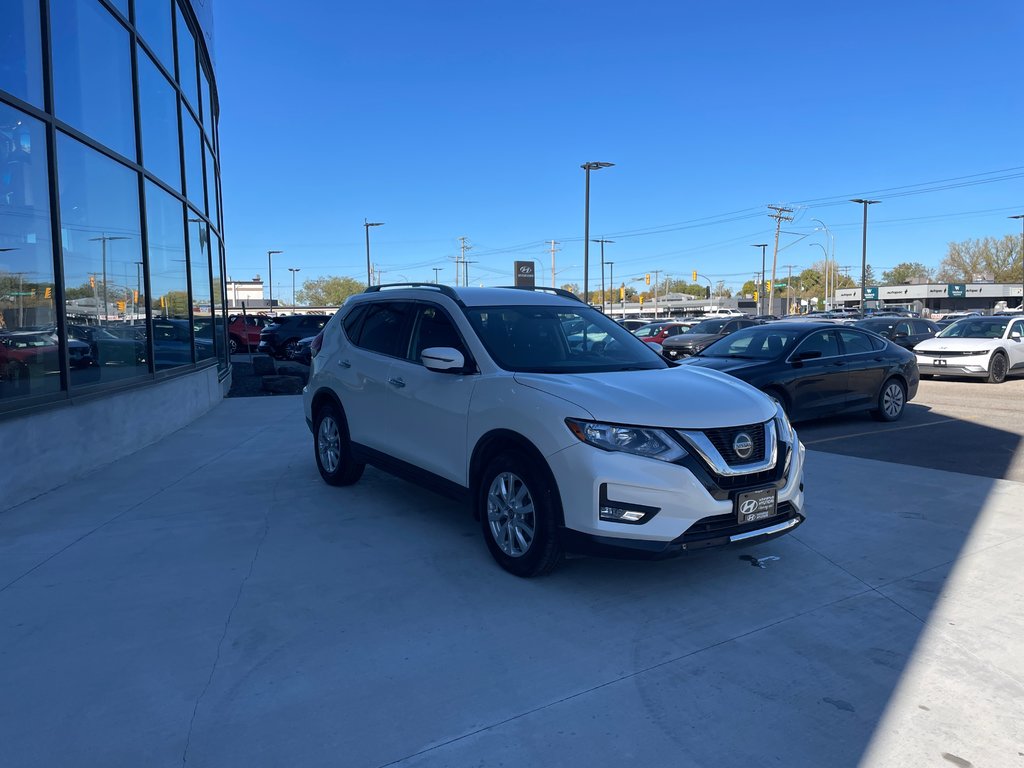 2018 Nissan Rogue SV in Winnipeg, Manitoba - 3 - w1024h768px