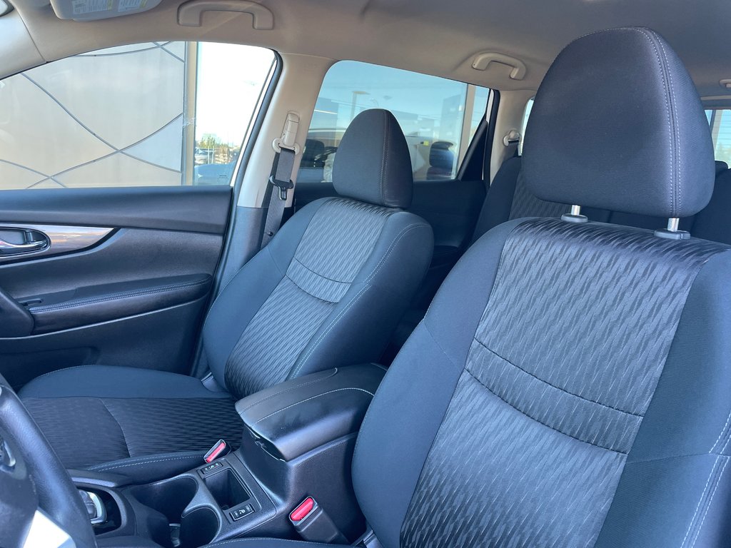 2018 Nissan Rogue SV in Winnipeg, Manitoba - 14 - w1024h768px