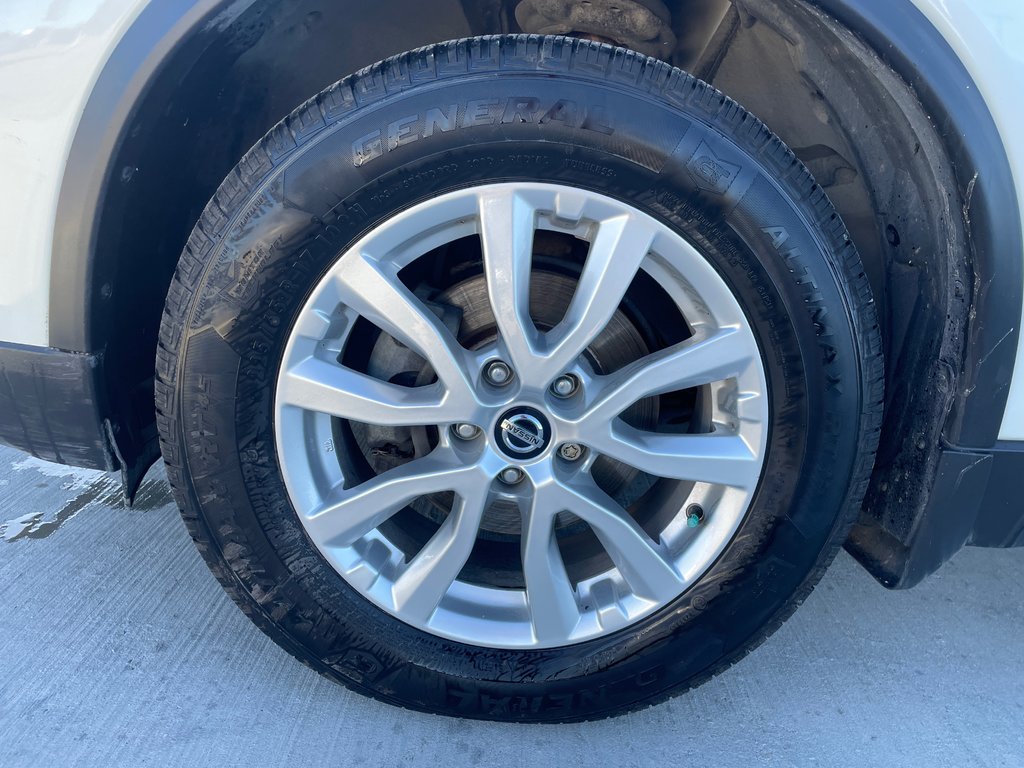 2018 Nissan Rogue SV in Winnipeg, Manitoba - 11 - w1024h768px