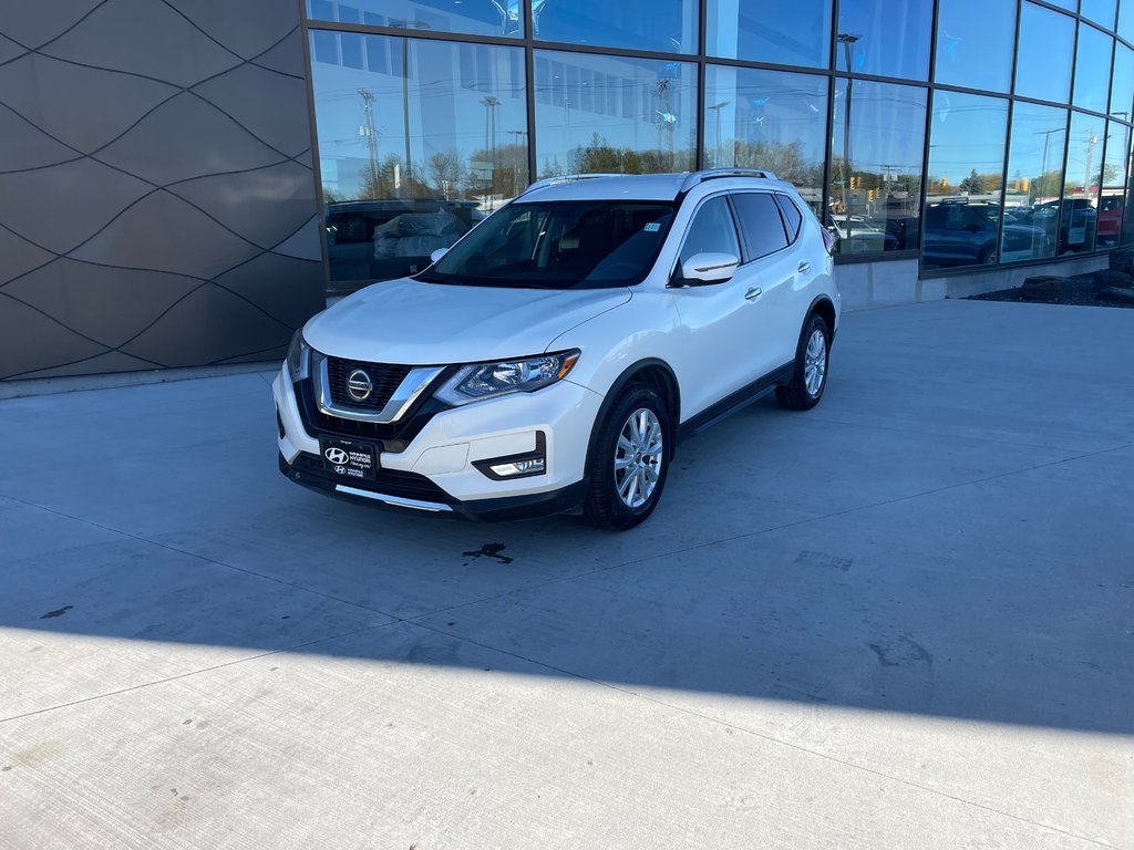 2018 Nissan Rogue SV in Winnipeg, Manitoba - 1 - w1024h768px