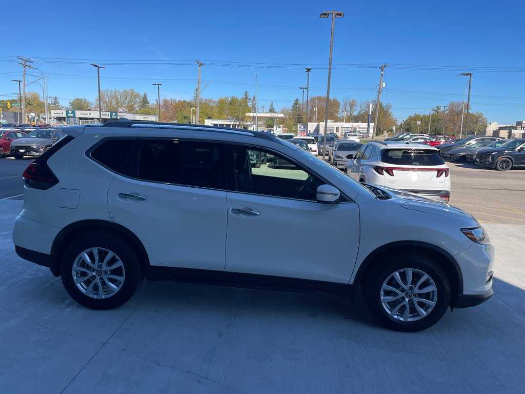 2018 Nissan Rogue SV in Winnipeg, Manitoba - 4 - w1024h768px