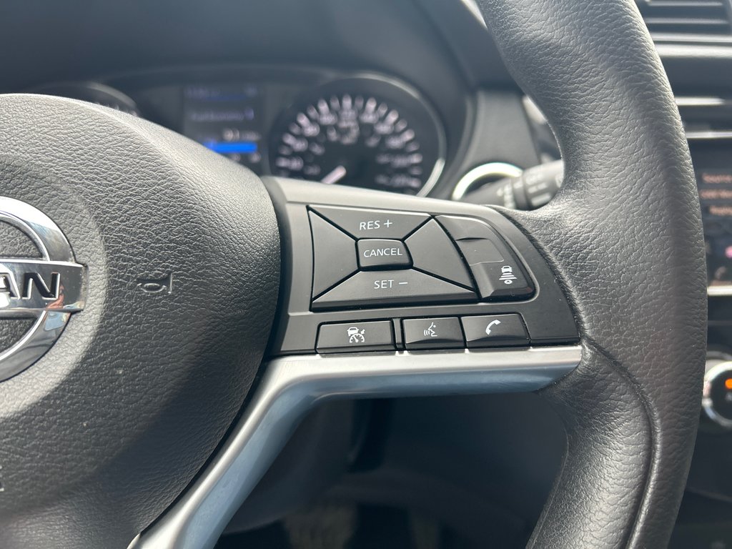 2019 Nissan Rogue SV in Winnipeg, Manitoba - 12 - w1024h768px