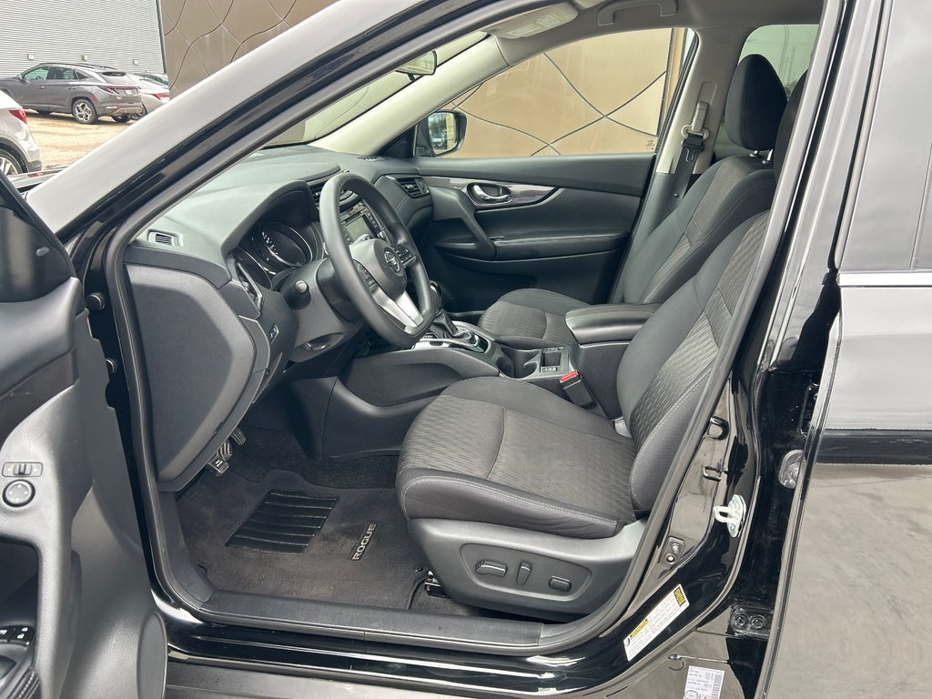 2019 Nissan Rogue SV in Winnipeg, Manitoba - 11 - w1024h768px