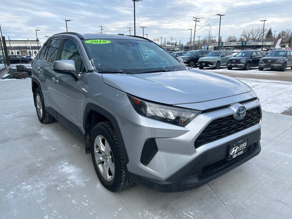 2019 Toyota RAV4 HYBRID LE in Winnipeg, Manitoba - 7 - w1024h768px