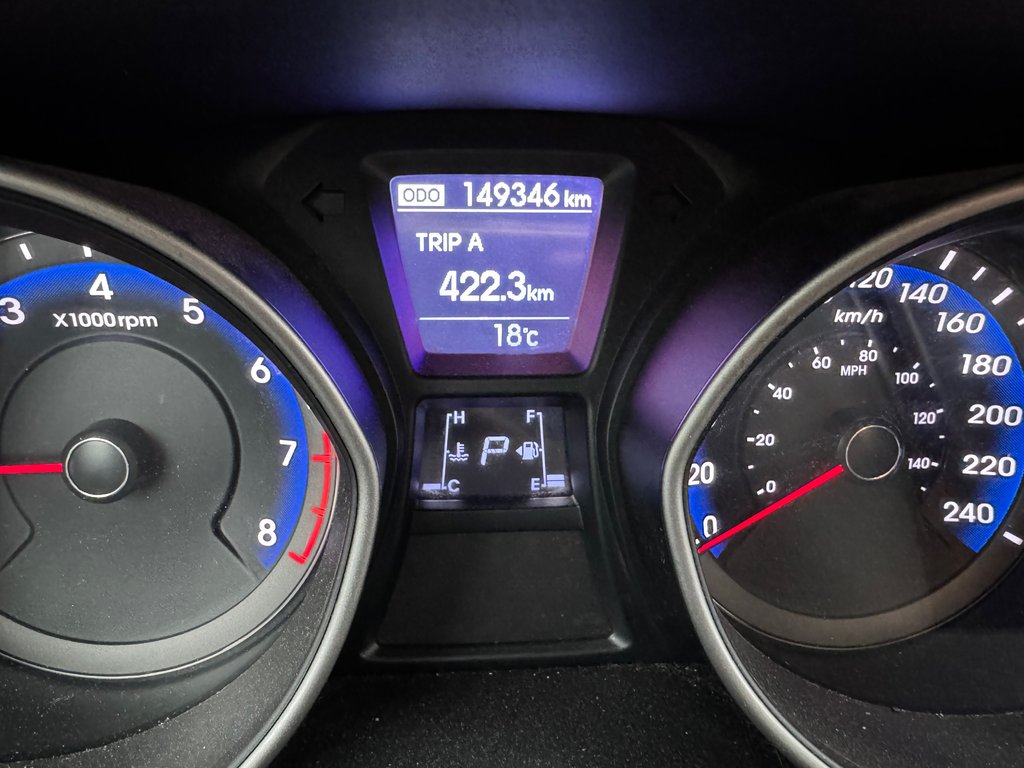 2013 Hyundai Elantra GT GLS Toit pano Sièges chauffants Bluetooth in Sainte-Julie, Quebec - 8 - w1024h768px