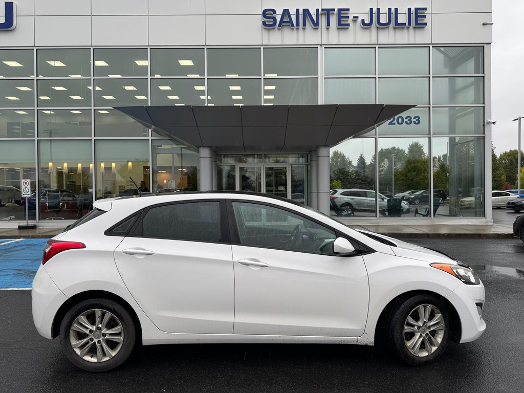 2013 Hyundai Elantra GT GLS Toit pano Sièges chauffants Bluetooth in Sainte-Julie, Quebec - 2 - w1024h768px