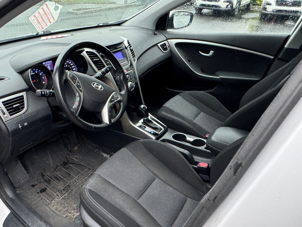 2013 Hyundai Elantra GT GLS Toit pano Sièges chauffants Bluetooth in Sainte-Julie, Quebec - 3 - w1024h768px