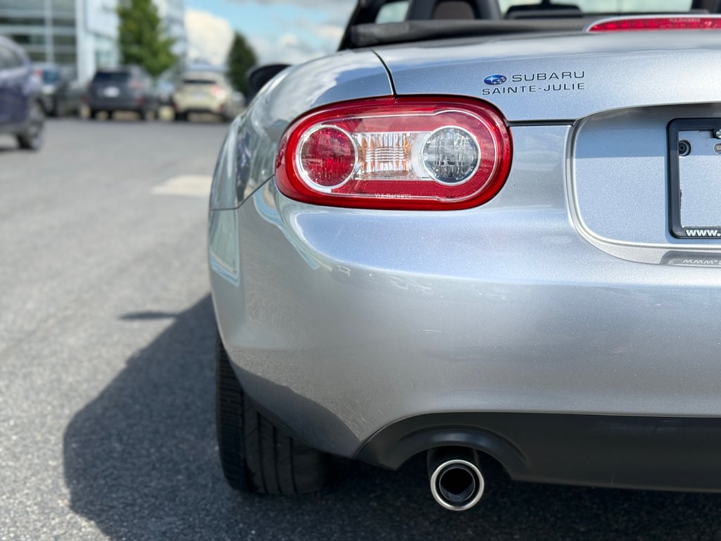 2010 Mazda MX-5 GS in Sainte-Julie, Quebec - 4 - w1024h768px