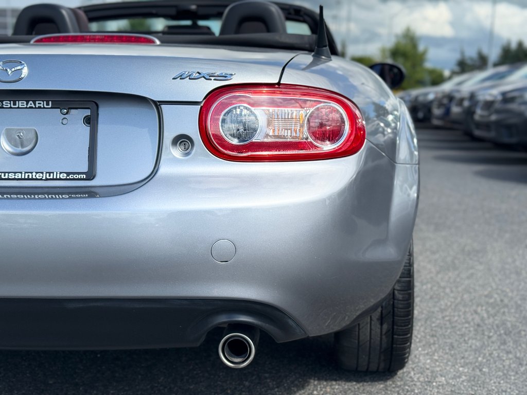 2010 Mazda MX-5 GS in Sainte-Julie, Quebec - 5 - w1024h768px