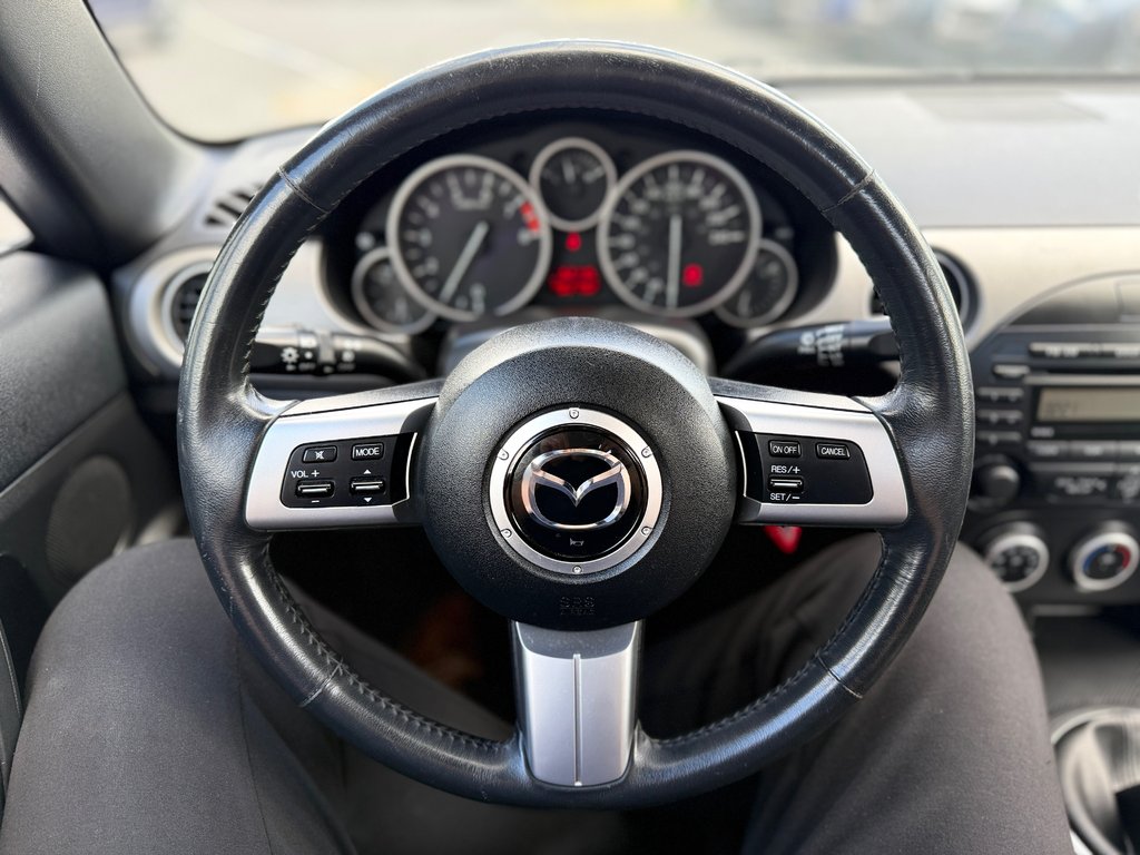 2010 Mazda MX-5 GS in Sainte-Julie, Quebec - 15 - w1024h768px