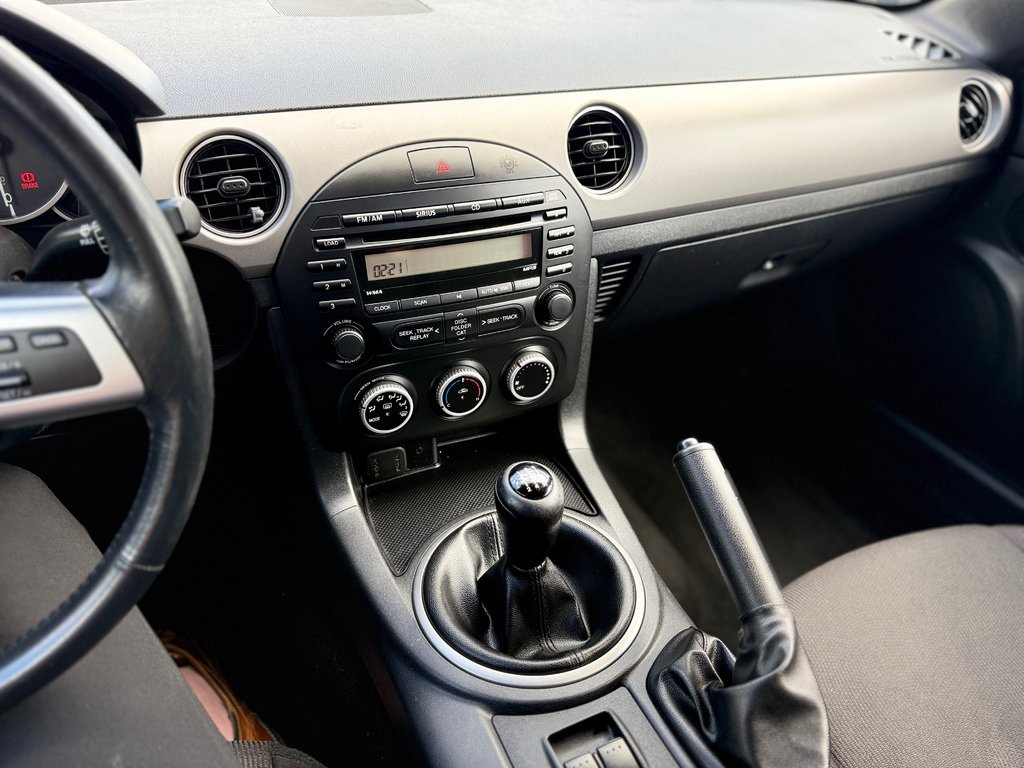 2010 Mazda MX-5 GS in Sainte-Julie, Quebec - 18 - w1024h768px