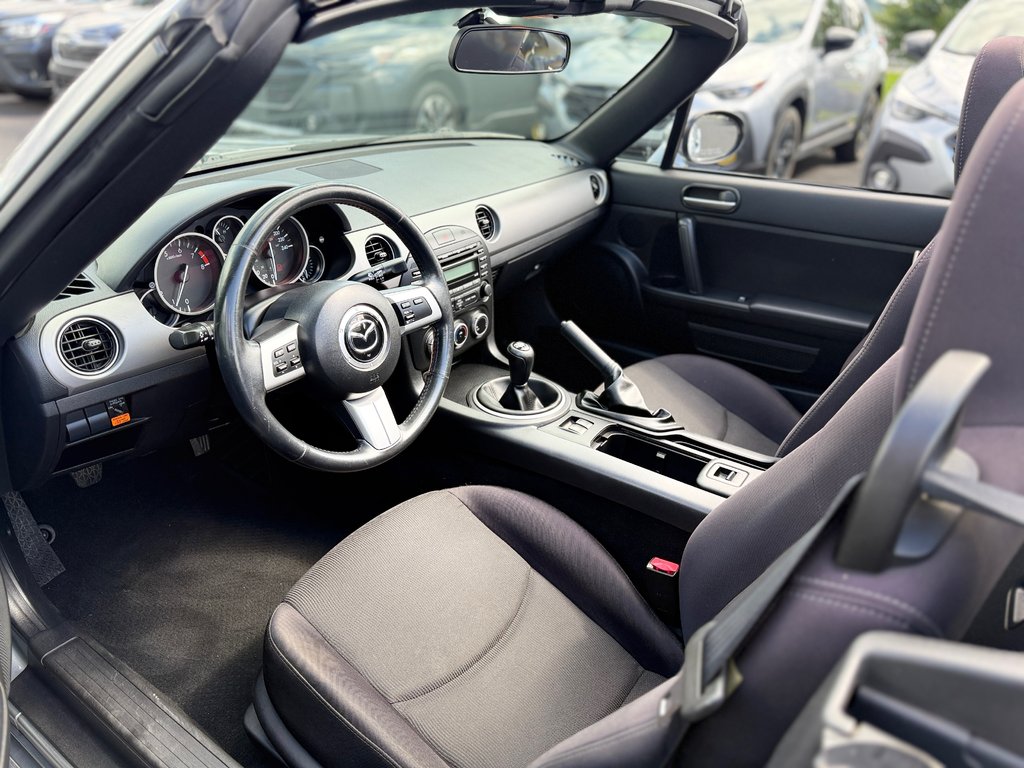2010 Mazda MX-5 GS in Sainte-Julie, Quebec - 14 - w1024h768px