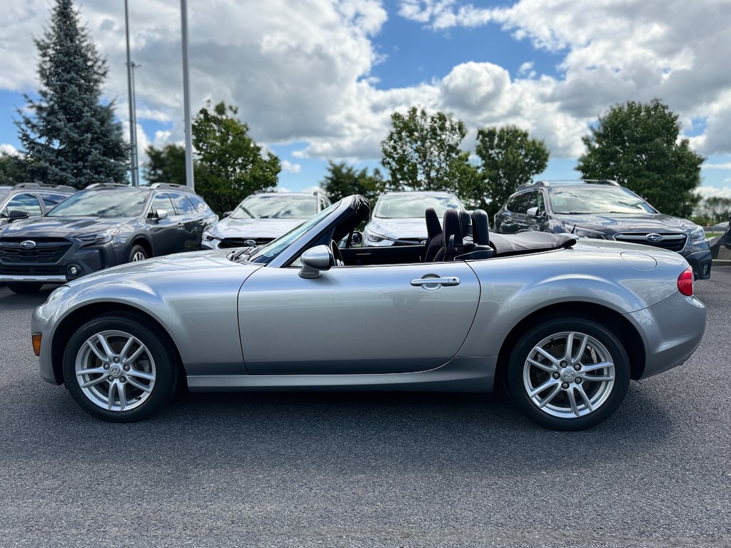 2010 Mazda MX-5 GS in Sainte-Julie, Quebec - 2 - w1024h768px