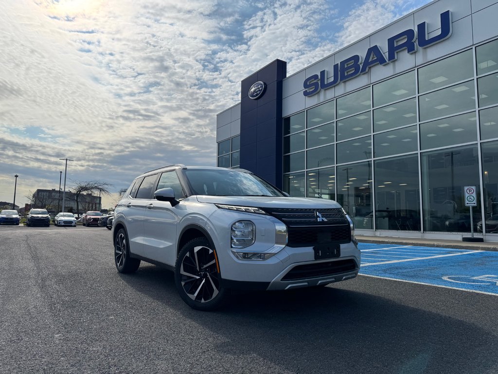 2022 Mitsubishi Outlander SEL AWD Cuir Toit pano Volant chauffant in Sainte-Julie, Quebec - 1 - w1024h768px