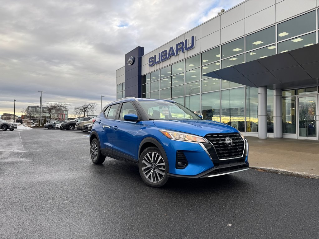 2022  KICKS SV Volant chauffant Carplay Sièges chauffants in Sainte-Julie, Quebec - 1 - w1024h768px