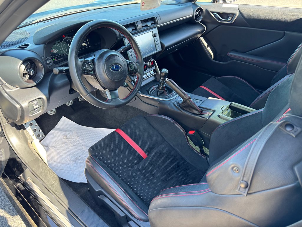 Subaru BRZ Sport-tech Manuelle Carplay Ultra Suede Mags 2023 à Sainte-Julie, Québec - 3 - w1024h768px