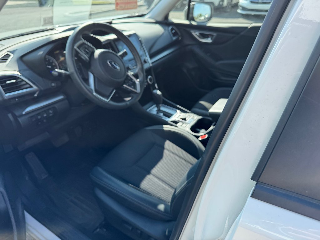 2023 Subaru Forester Tourisme Carplay Volant chauffant Toit pano in Sainte-Julie, Quebec - 3 - w1024h768px