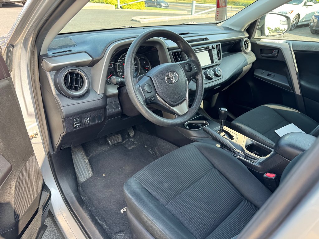 Toyota RAV4 LE Sièges chauffants Caméra de recul Bluetooth 2016 à Sainte-Julie, Québec - 3 - w1024h768px