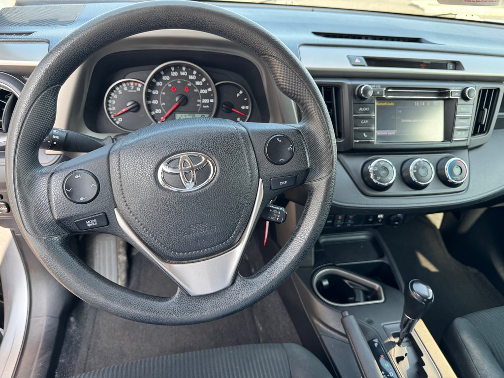 Toyota RAV4 LE Sièges chauffants Caméra de recul Bluetooth 2016 à Sainte-Julie, Québec - 7 - w1024h768px