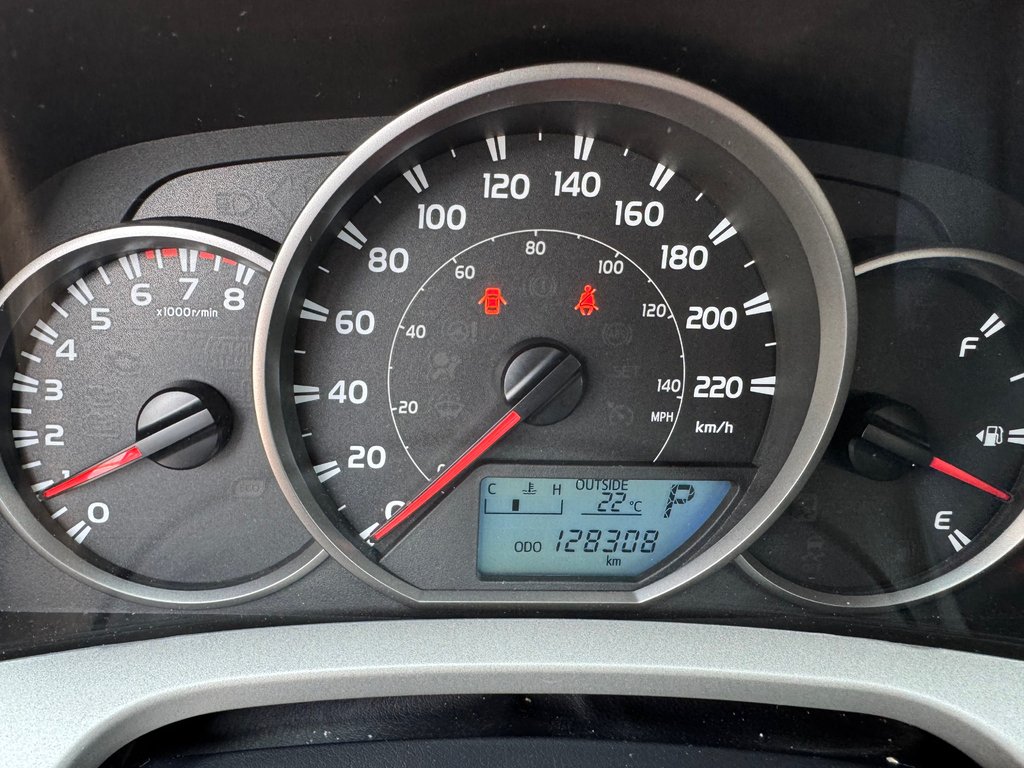 Toyota RAV4 LE Sièges chauffants Caméra de recul Bluetooth 2016 à Sainte-Julie, Québec - 8 - w1024h768px
