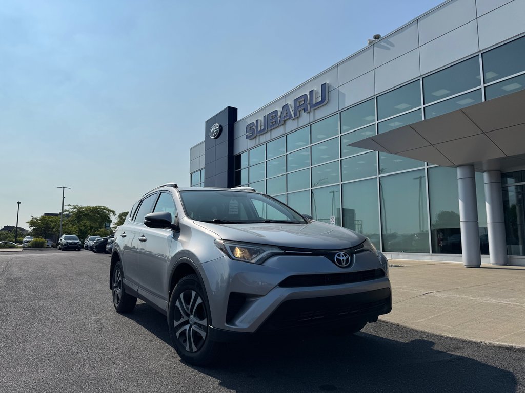 Toyota RAV4 LE Sièges chauffants Caméra de recul Bluetooth 2016 à Sainte-Julie, Québec - 1 - w1024h768px