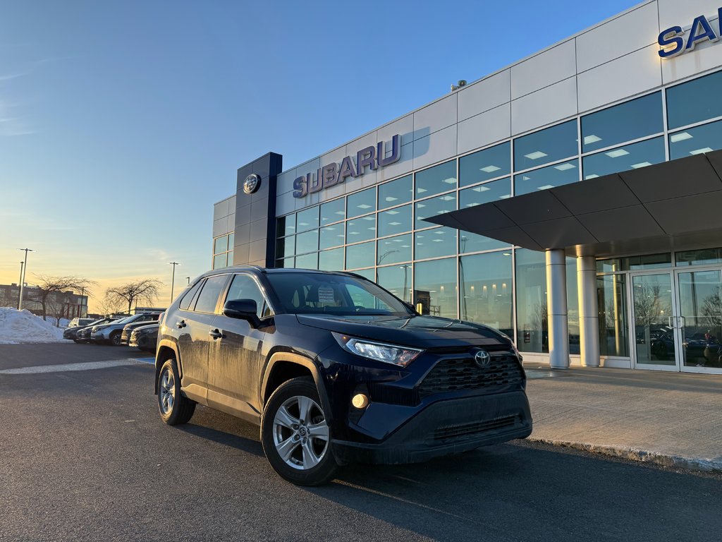 2021 Toyota RAV4 XLE AWD Volant chauffant toit ouvrant Carplay in Sainte-Julie, Quebec - 1 - w1024h768px