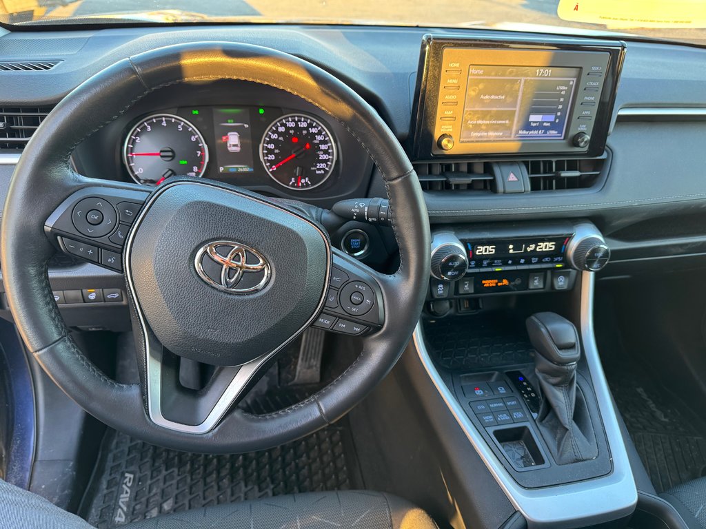 2021 Toyota RAV4 XLE AWD Volant chauffant toit ouvrant Carplay in Sainte-Julie, Quebec - 7 - w1024h768px