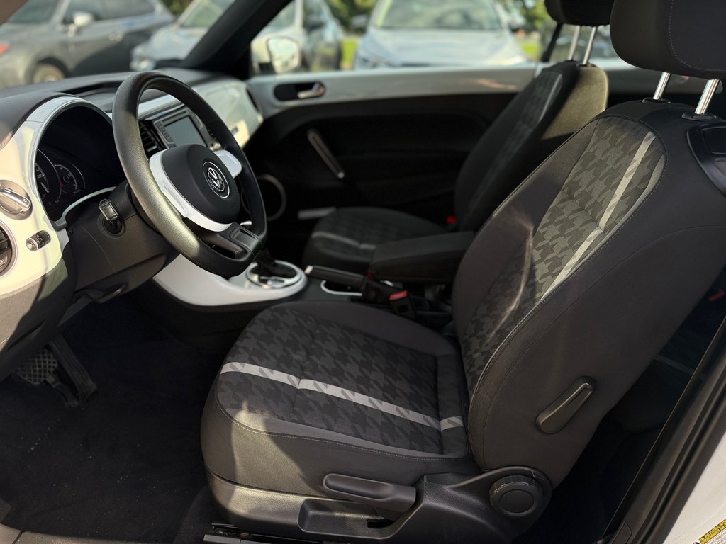 Volkswagen Beetle Convertible CLASSIC 2017 à Sainte-Julie, Québec - 12 - w1024h768px