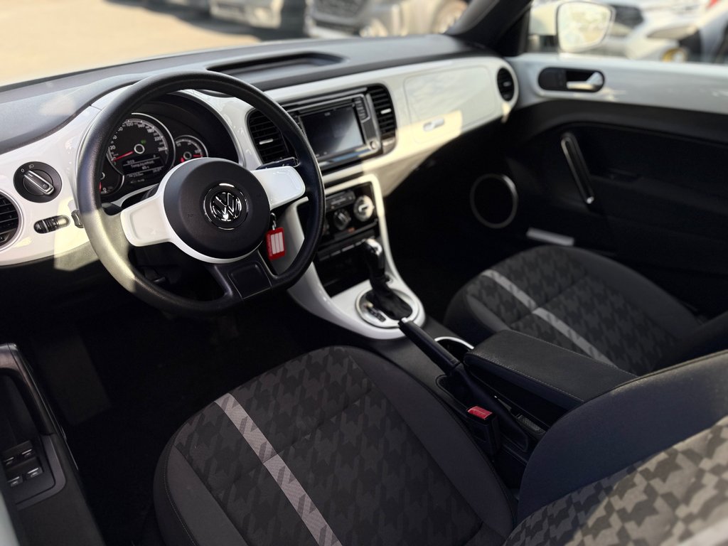 Volkswagen Beetle Convertible CLASSIC 2017 à Sainte-Julie, Québec - 13 - w1024h768px