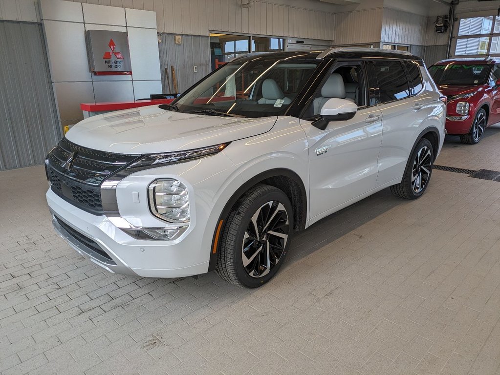 2024  Outlander Plug-In Hybrid GT in Gatineau, Quebec - 1 - w1024h768px