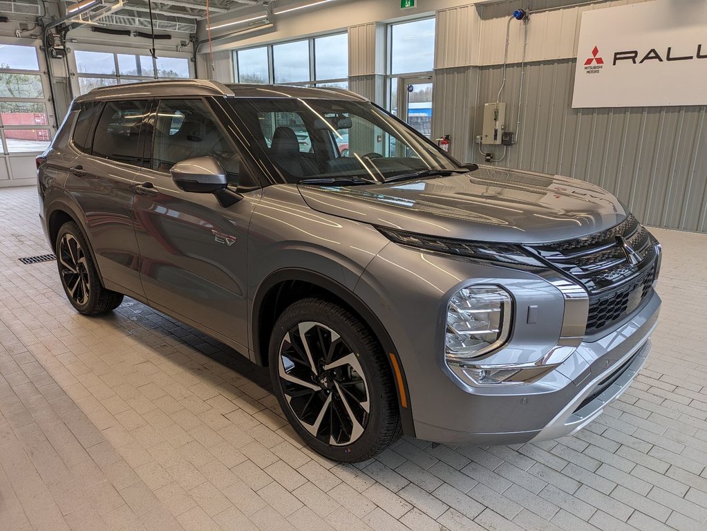 2024  Outlander Plug-In Hybrid GT in Gatineau, Quebec - 2 - w1024h768px